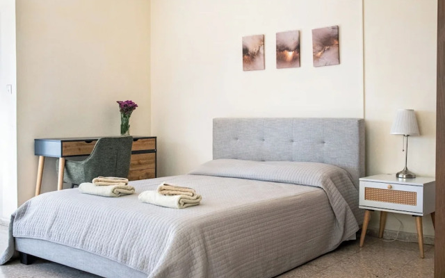 Room in Apartment - One Bedroom Apartment - Just 800 m From the Beach