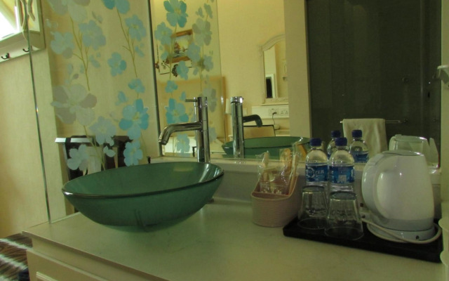Jayleen 1918 Hotel