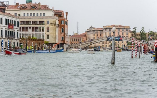 Luxury Apartment On Grand Canal