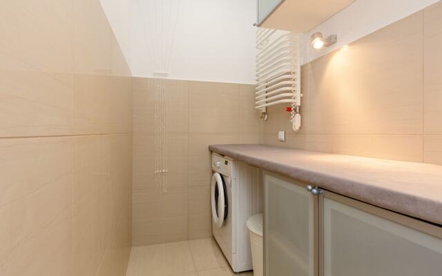 Broniwoja Apartment by Renters