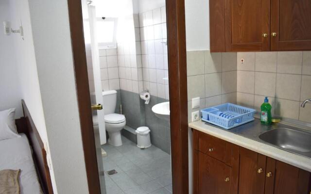Galanis Studios and Apartments