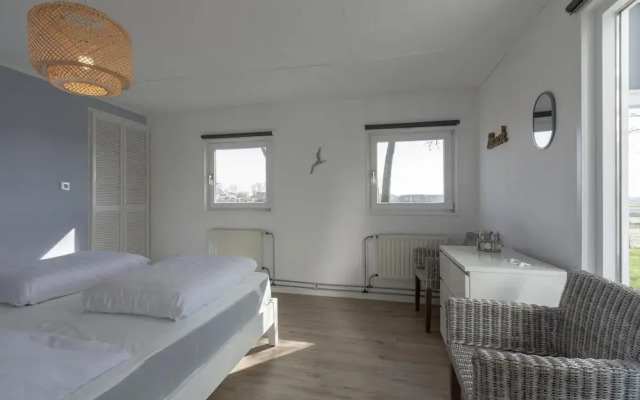 Modern Holiday Home With Large Garden