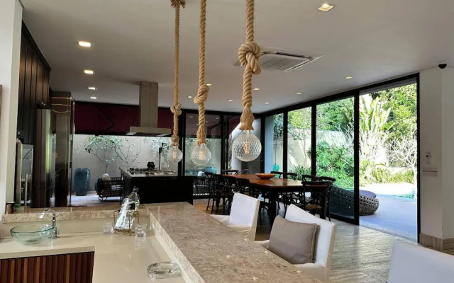 Mans o 6 Suites Riviera
