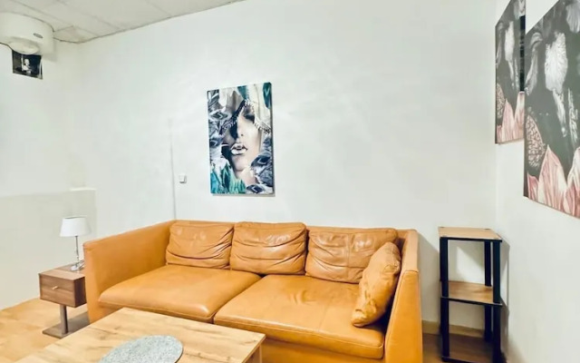Cozy 2BR Apt Sleeps 6 Direct City Access