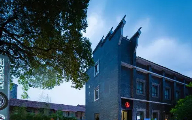 Shangsu Qingxiang Hotel (Yueyanglou Pedestrian Street)