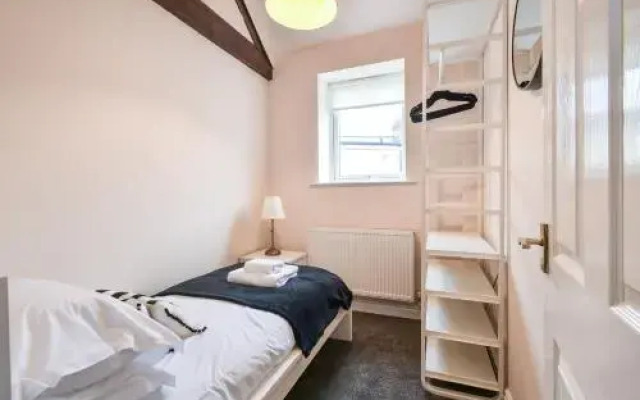 2 Ascot Mews - The Den York