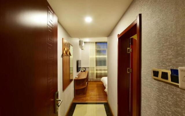 Shell Zhaozhong Ancient Street, Jinzhong County Railway Station Hotel