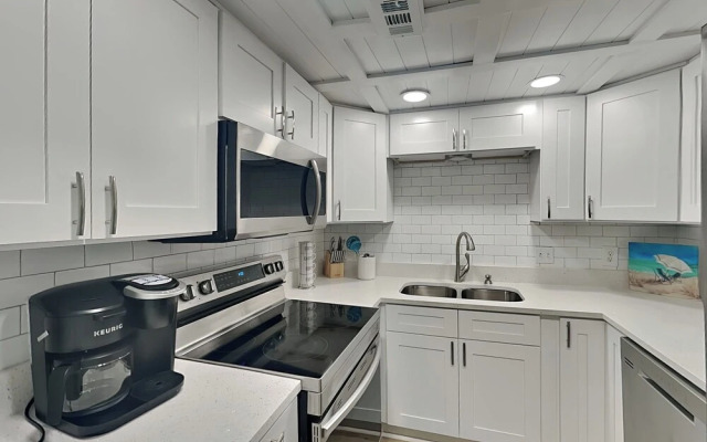 Sugar Beach #C27 - Going Panama