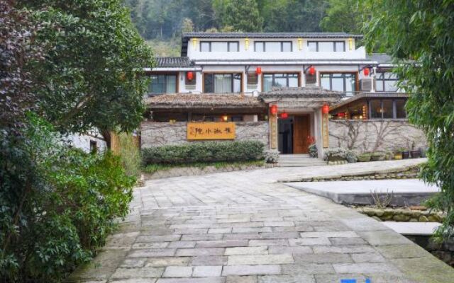 Yaqiu Courtyard Featured Hostel