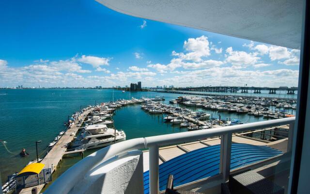 DoubleTree by Hilton Grand Hotel Biscayne Bay