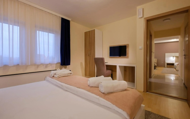 Airport Garni Hotel