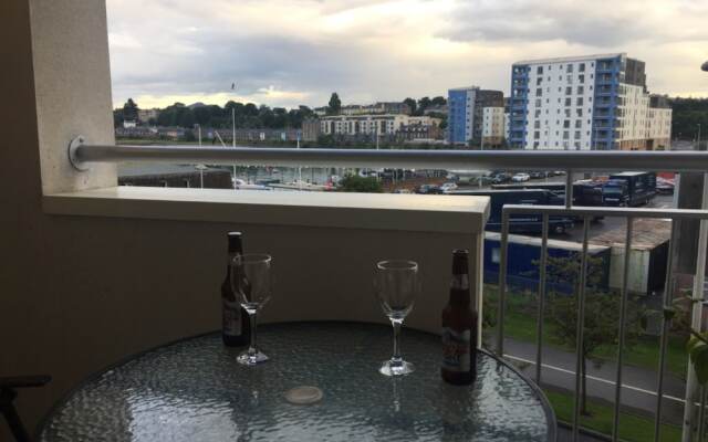 Modern 2 Bedroom Property With Balcony