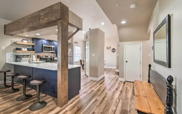 Cozy + Deluxe Branson Condo w/ Covered Balcony