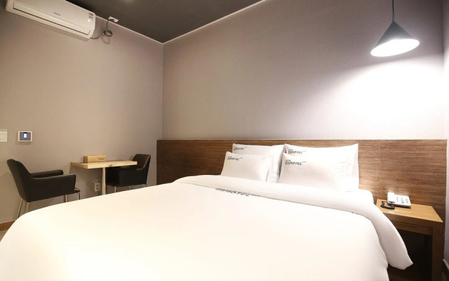 Jecheon Case Hotel