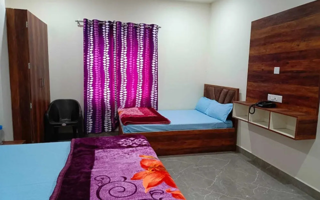 Shri Girraj Residency