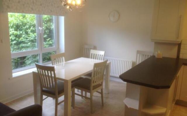 The Beeches 2 - Serviced Duplex Apartment