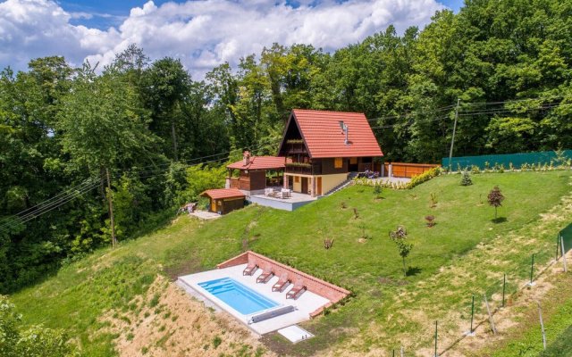 Awesome Home in Stubicke Toplice With 2 Bedrooms, Wifi and Outdoor Swimming Pool