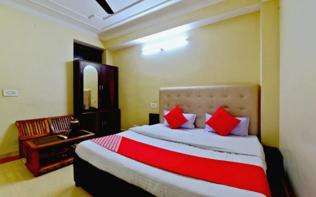 Hotel Paras By OYO Rooms