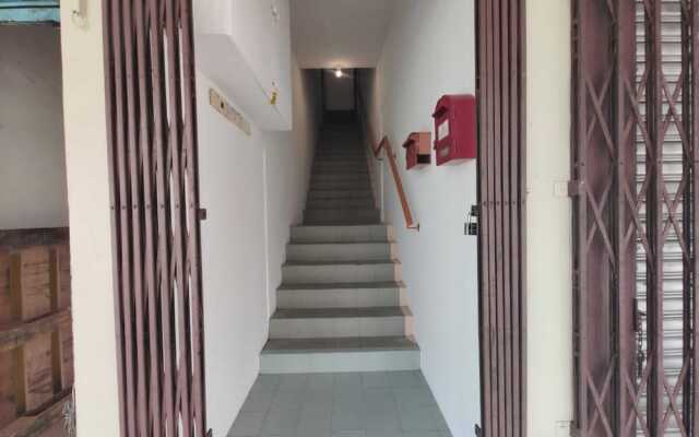 SPOT ON 90793 Kim Yong Stay