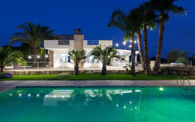 Villa piscina 5 camere 5 bagni spiaggia Ionio m780