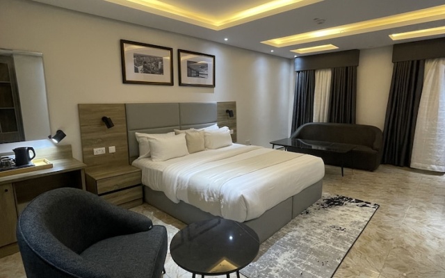 Ringruby Hotel Oladipo Bateye