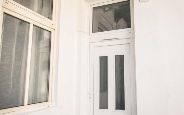 Goldcentral Apartment