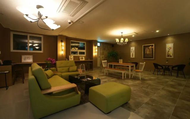 Orange Tree Hotel & Cafe