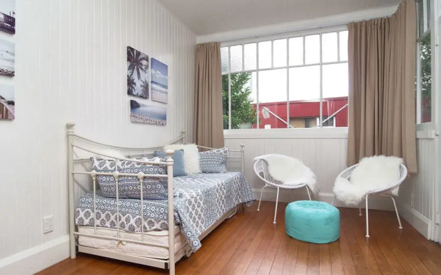 159 Yaldhurst Road Guest House