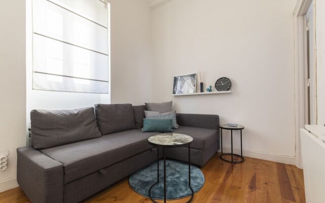 Sunny & Quiet Lisbon Apartment