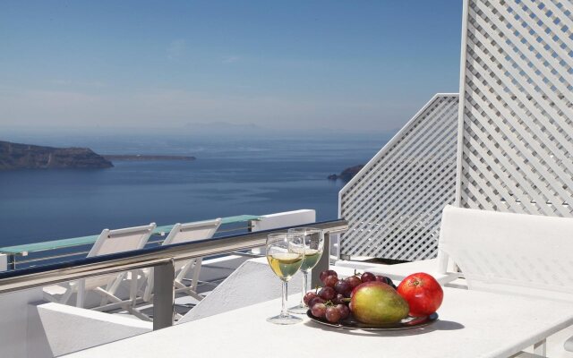 WhiteDeck Hotel