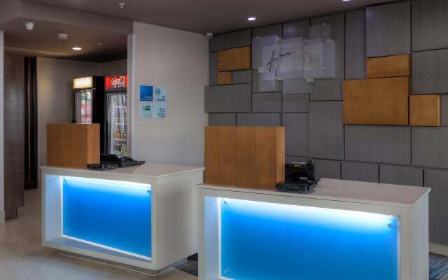 Holiday Inn Express & Suites Tulsa Midtown by IHG