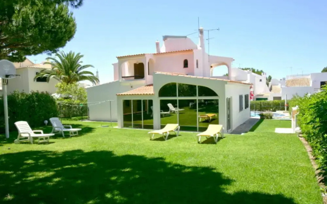 Modern Holiday Home in Quarteira With Swimming Pool