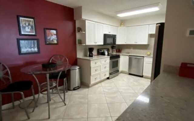 Hibiscus B302 3 Bedroom Condo