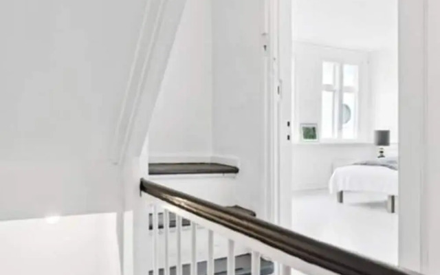 Three-story House Four Rooms