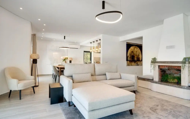 Luxurious 4 bed Villa in Loul