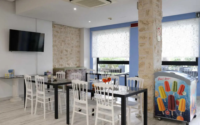 Hotel Canasta