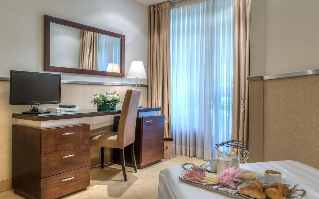 Mini Palace Hotel