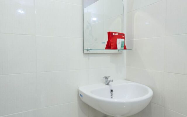 Reddoorz near Terminal Joyoboyo