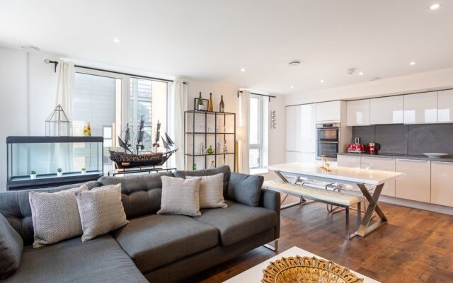 Stunning Brentford Penthouse