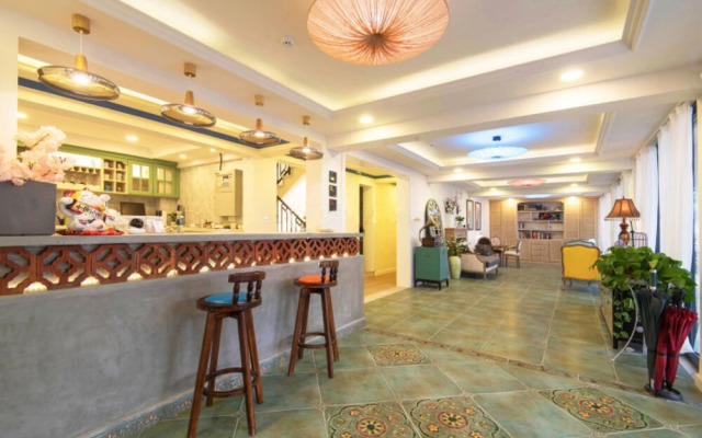L.River Boutique Inn