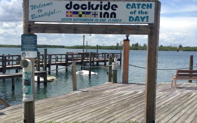 Dockside Inn & Resort