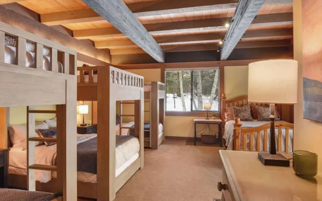 Joy on the River Stunning Waterfront Home for 10