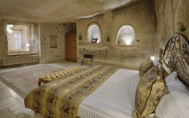 Hera Cave Suites