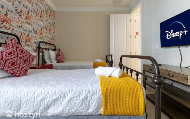 Amazing Beach House Near the Parks