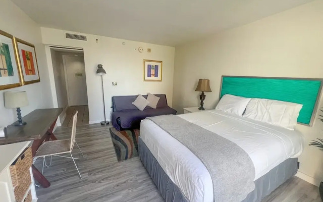 Homey Aqua Palms Studio Condo by RedAwning