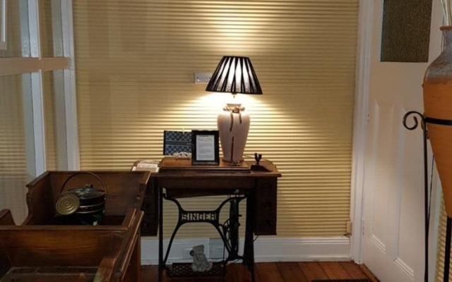 Gum Paddock Country Cottage – Guest Rooms – Broken Hill