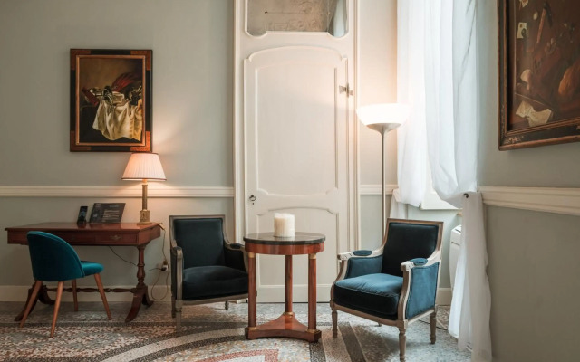 Royal Palace Luxury Suites & Hotel