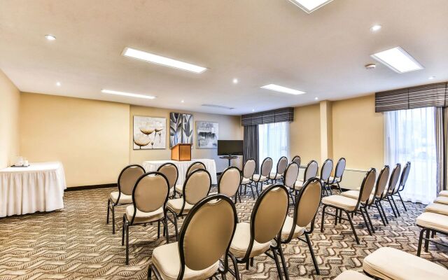 Comfort Inn & Suites Ambassador Bridge