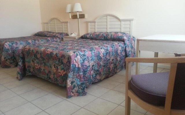 Lowes Wharf Marina Inn