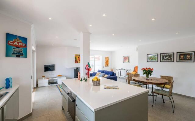 A010 Moderno Apartment (881B VDL) (Oceano)
